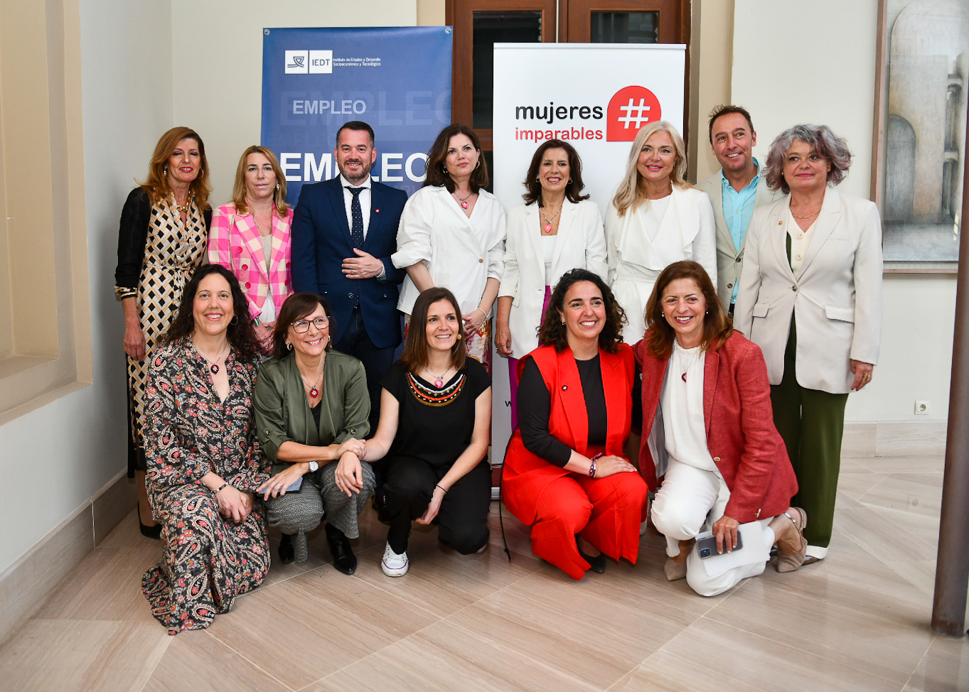Interior Foto familia Mujeres Imparables 250513