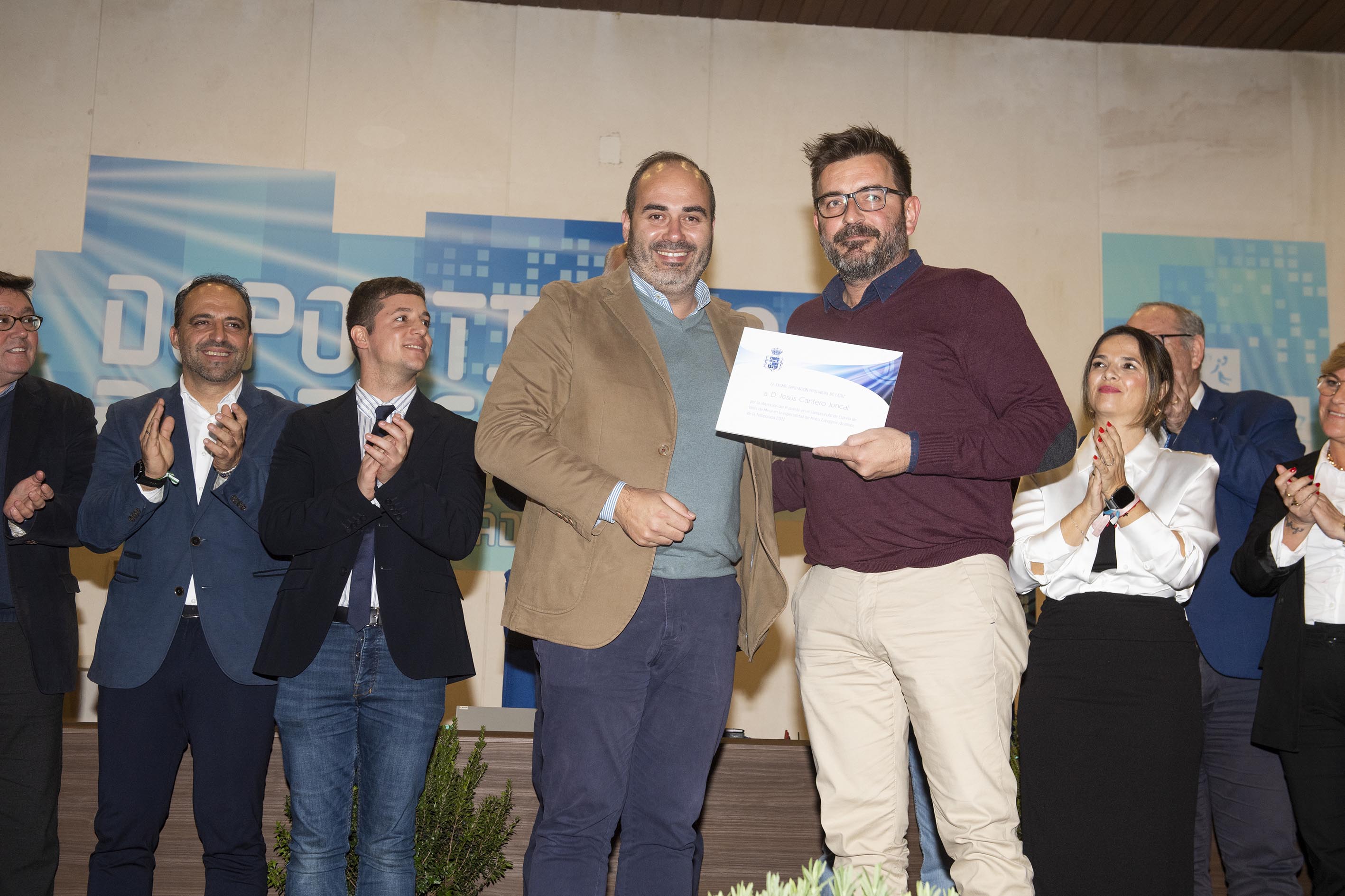 Gala deportistas_Aragon entrega premio a Jesus Cantero Juncal_Puerto Real