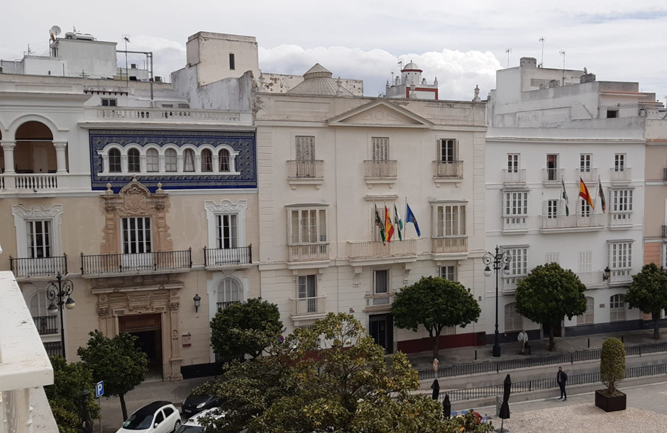 fachada de la sede de UNED Cadiz