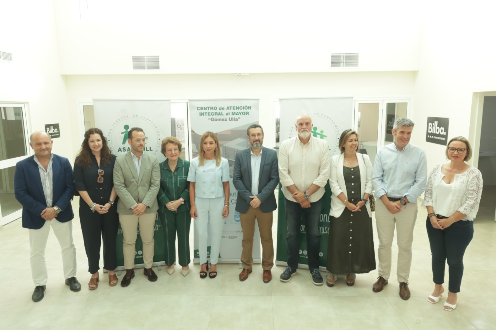 Autoridades en las nuevas instalaciones