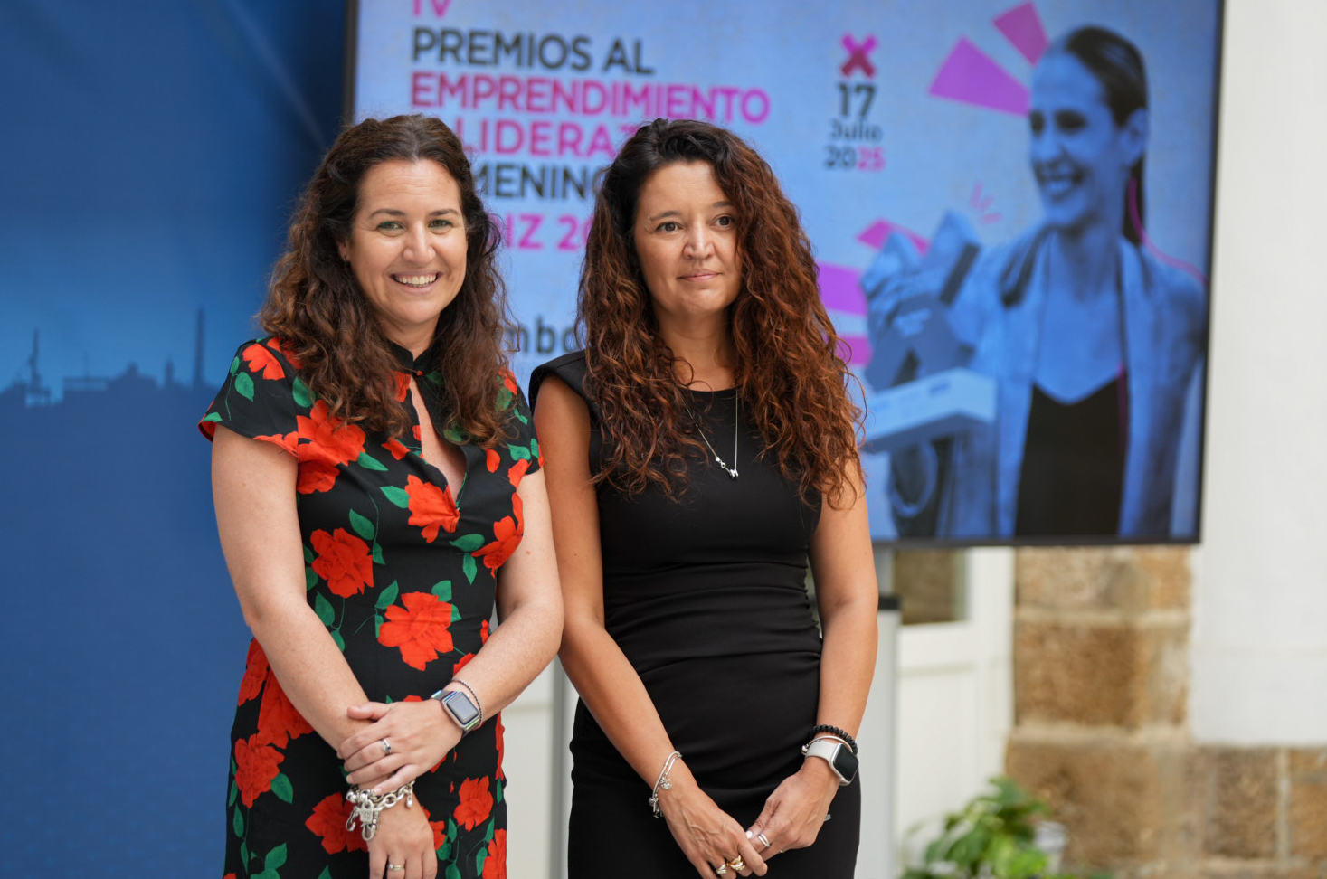Conesa y Segura durante la presentación de los IV Premios al Emprendimiento y Liderazgo Femenino en Cádiz (2)