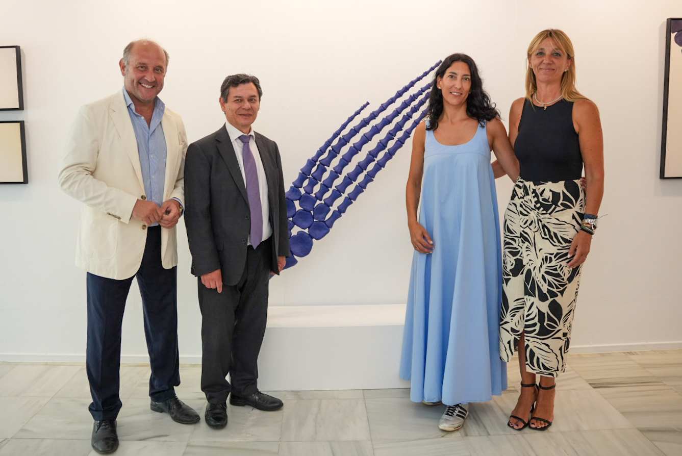 Foto de grupo de la exposición de Valeria Real en la Sala Rivadavia