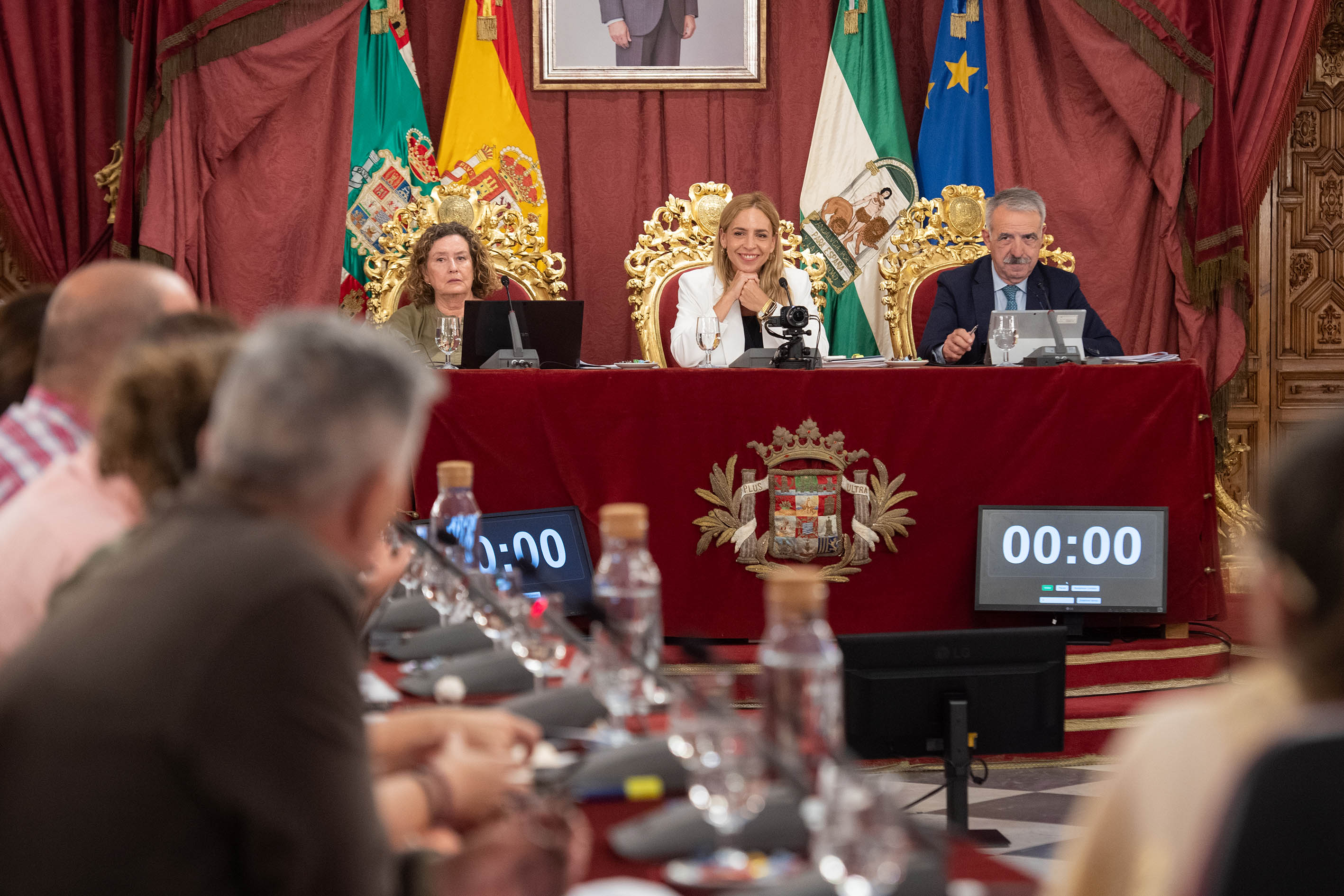 Almudena Martinez preside el pleno de mayo de 2026