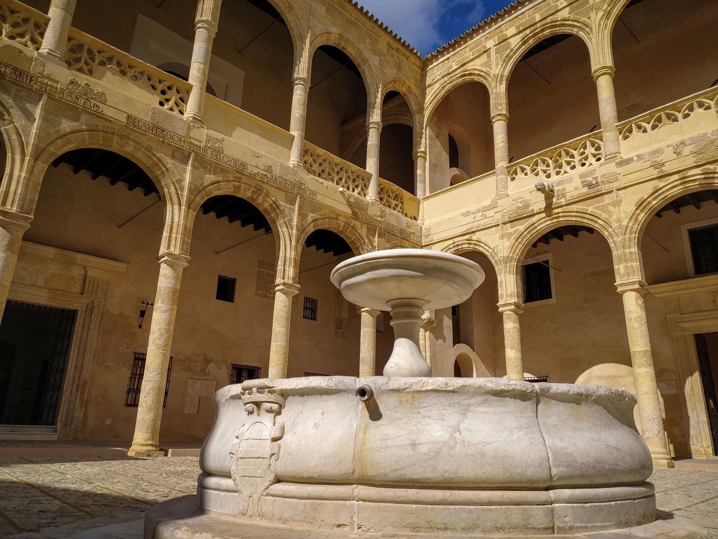 Patio de armas  - Palacio de los Ribera -Turismo de Bornos