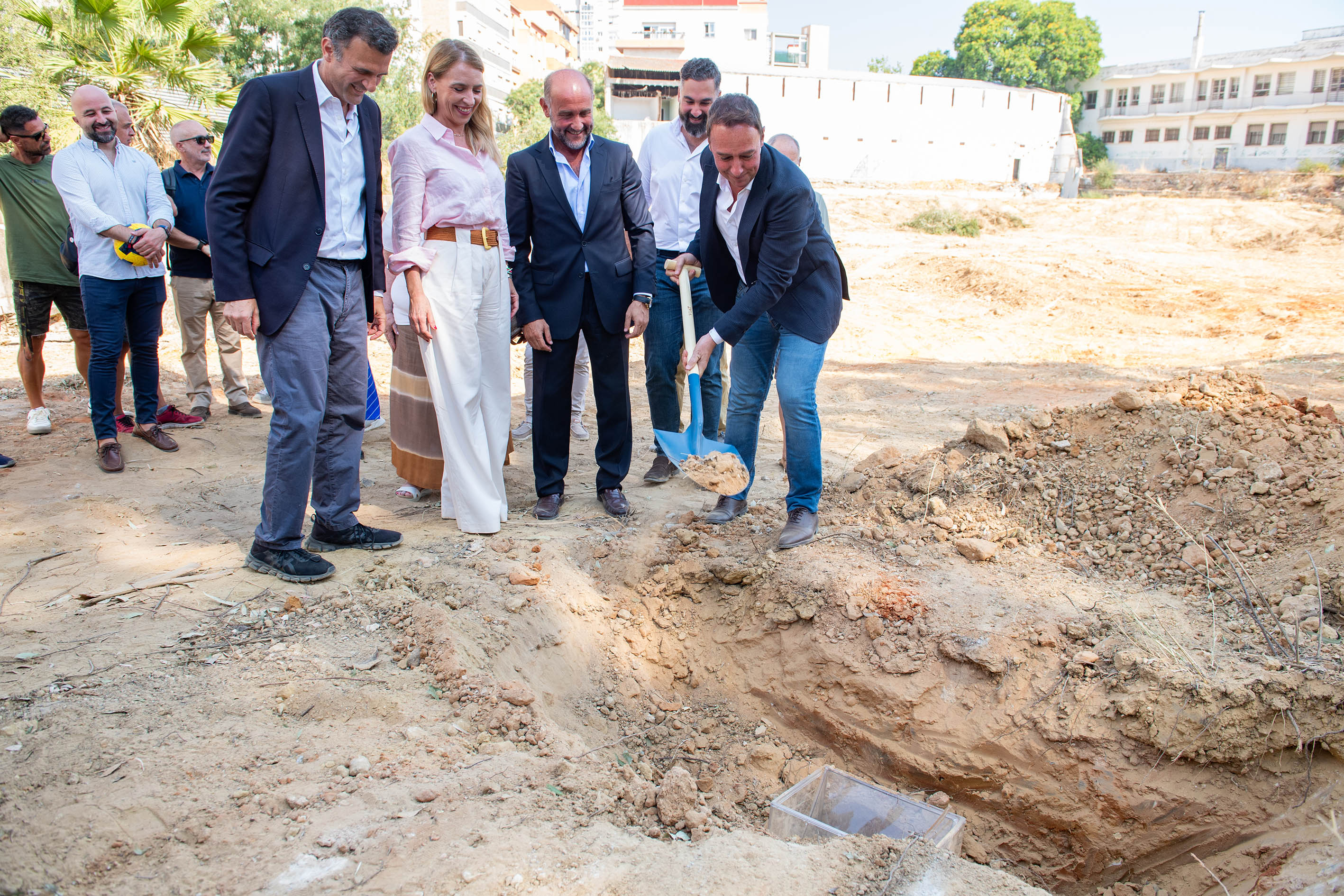 primera pìedra del Portillo_presidenta_alcalde_Juancho Ortiz y Cossi