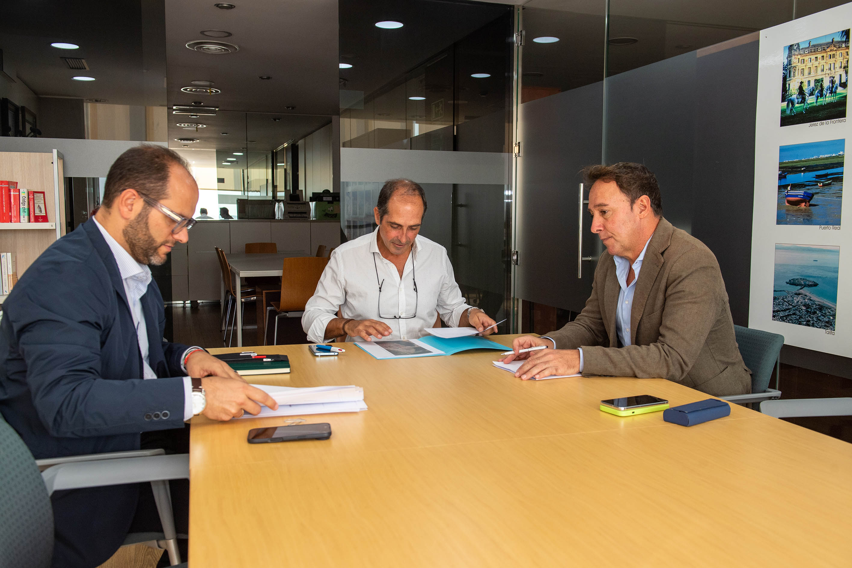 El diputado de Vivienda con el alcalde de Castellar
