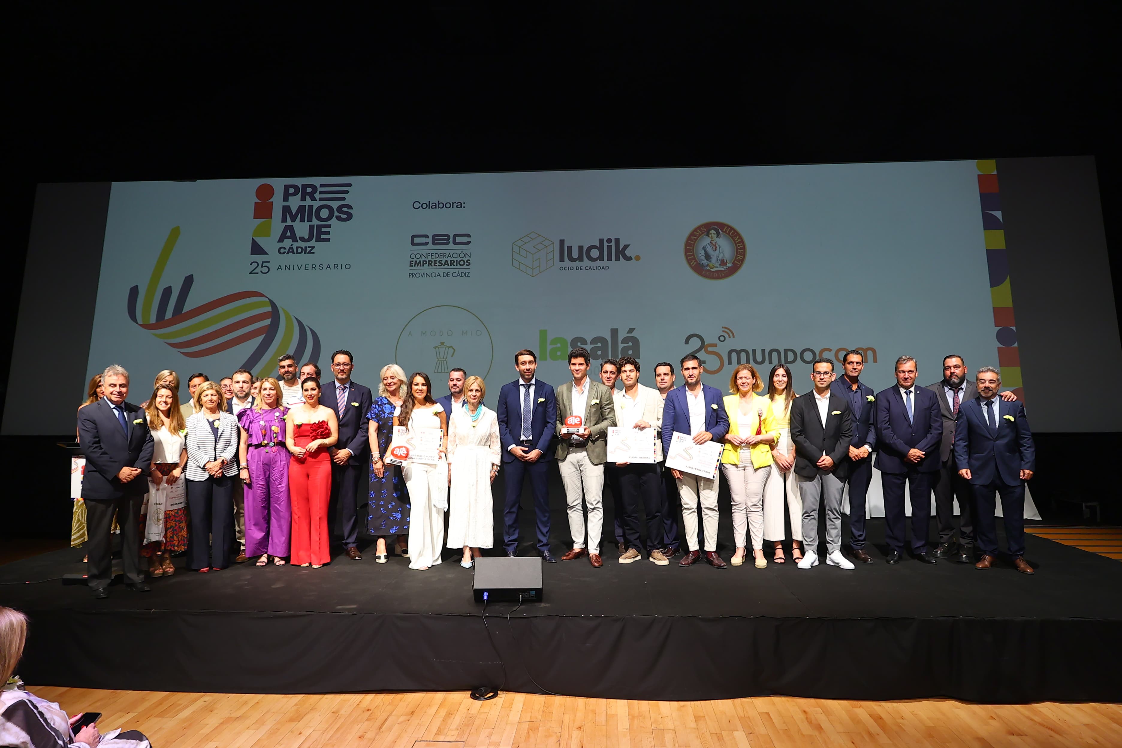 FOTO FAMILIA PREMIOS AJE 250626