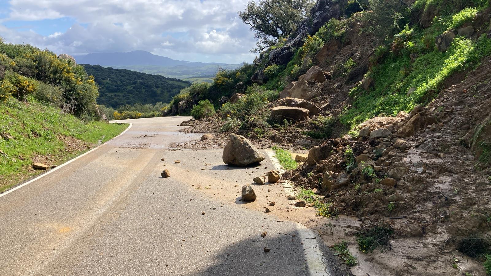 daños por desprendimentos en Jimena puerto de Galis