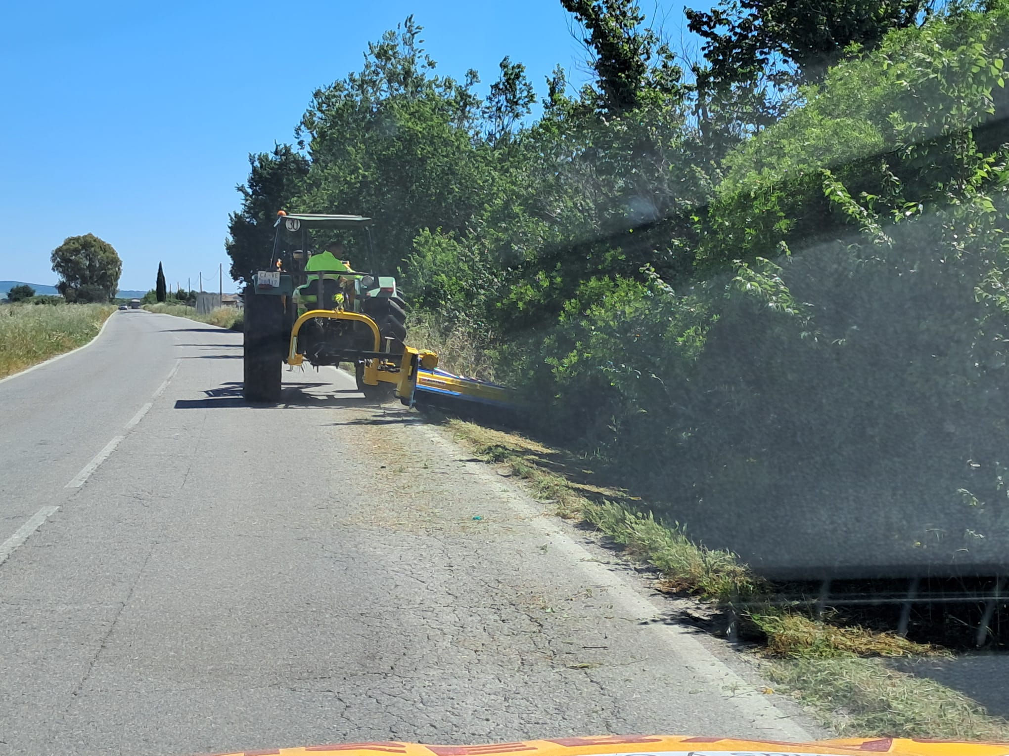 desbroce en carretera provincial