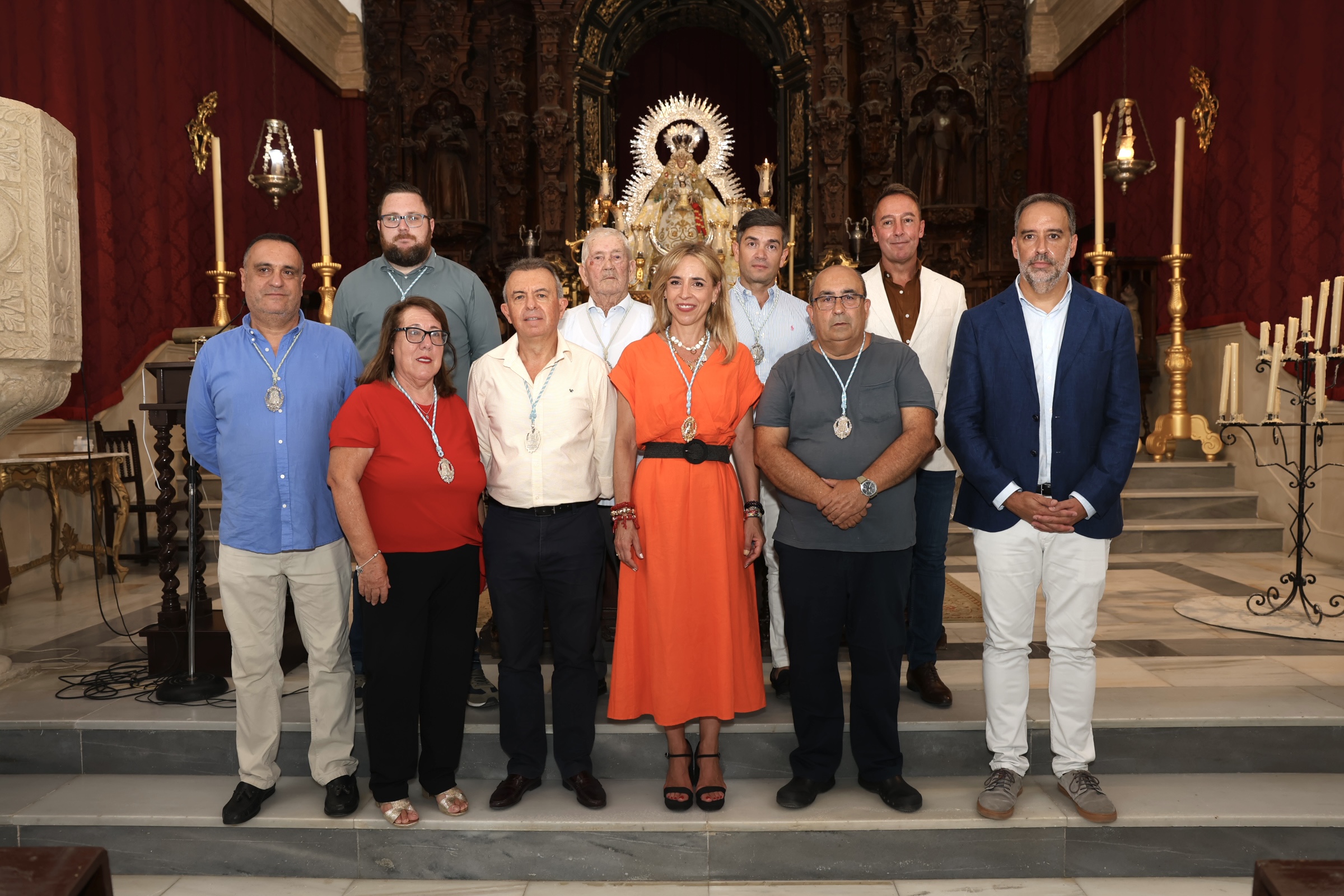 Trebujena_foto de grupo ante la virgen de Palomares