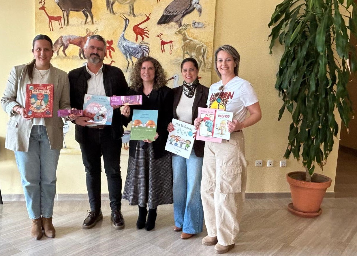 Foto entrega de libros en Benalup