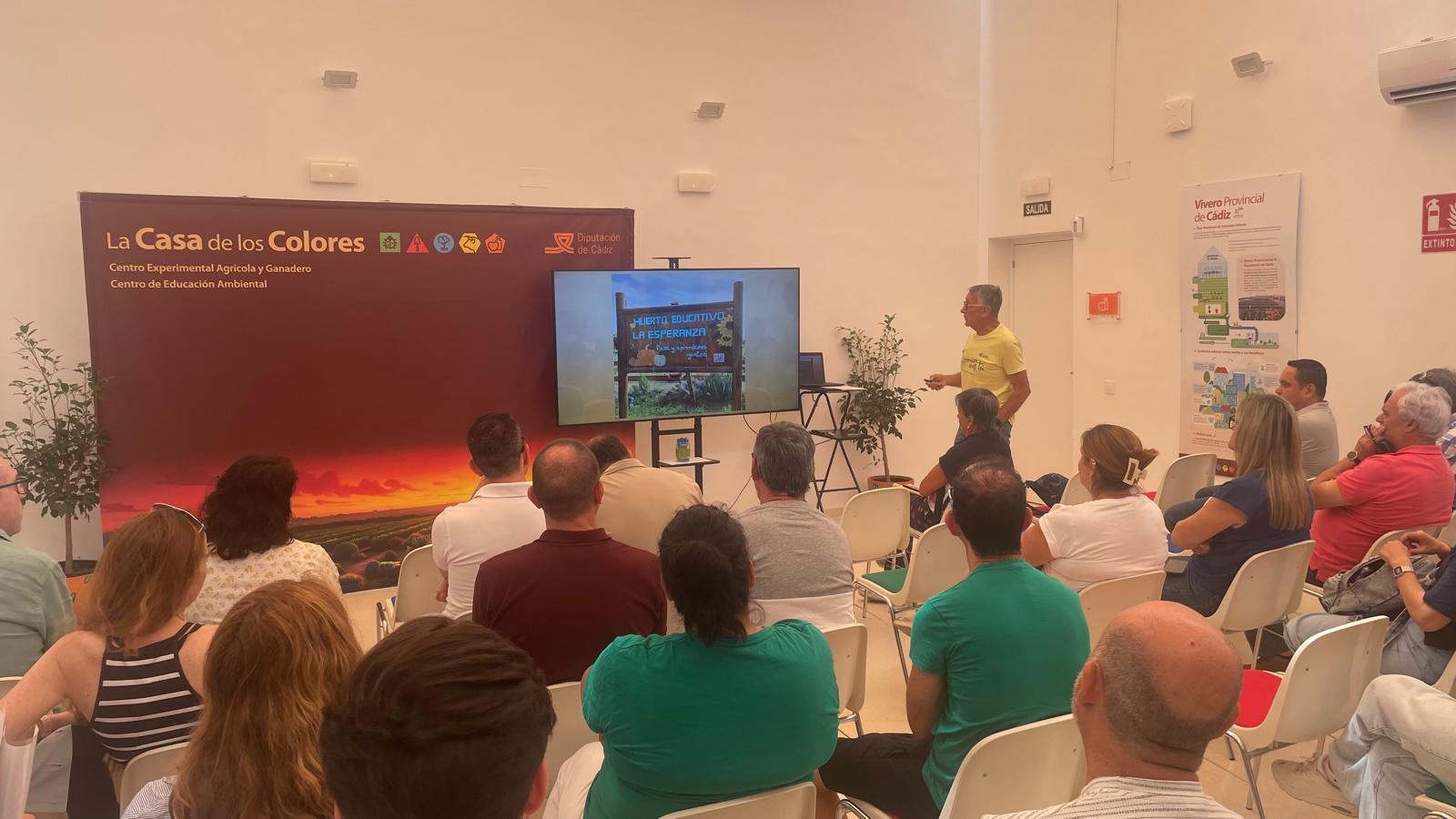 Encuentro con profesorado de los huertos educativos en la Casa de los Colores (2)