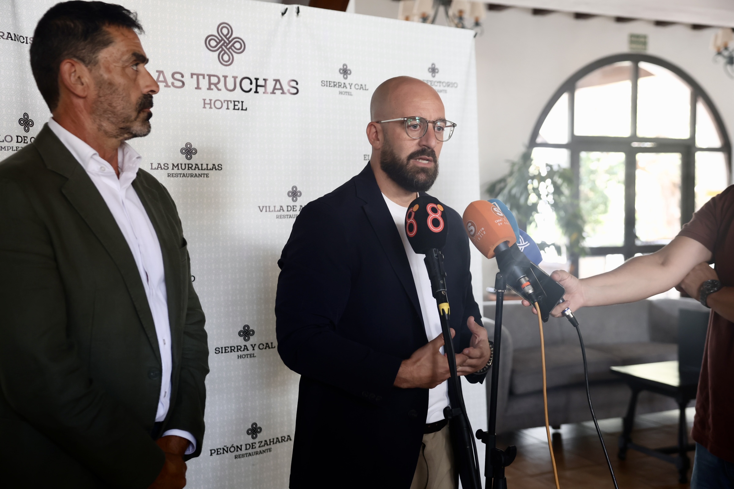 Tugasa_Beardo atiende a medios